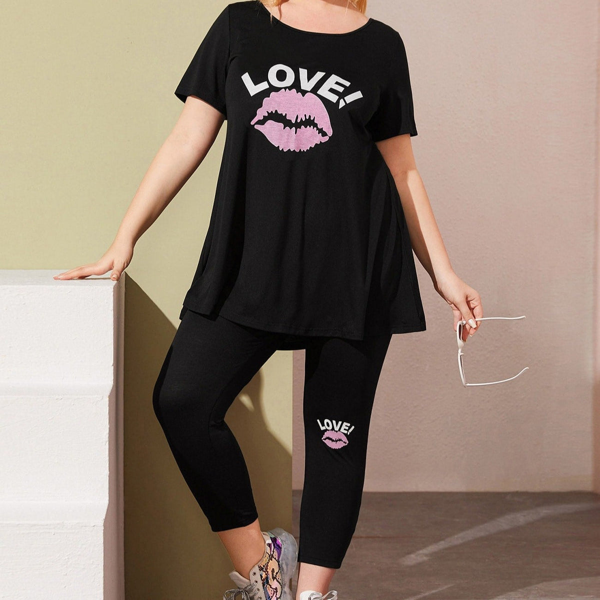 Conjunto feminino esportivo estampado Love. Plus Size