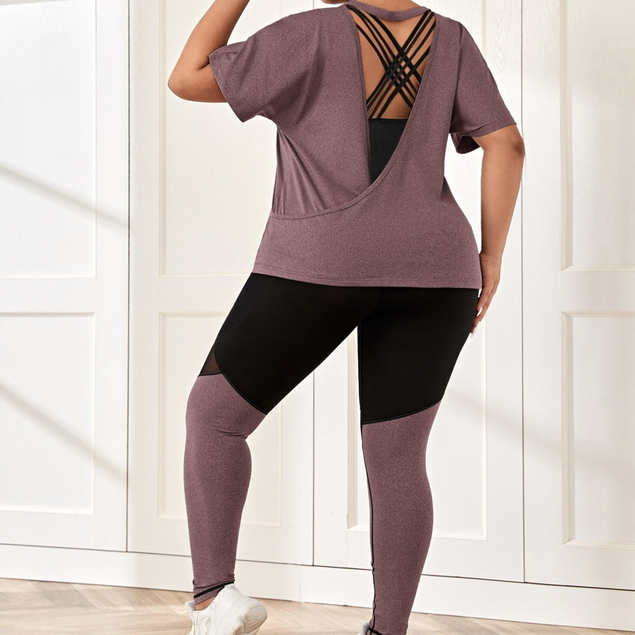 Conjunto feminino esportivo camisa gola redonda e legging Jacky. Plus Size