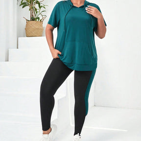 Conjunto Feminino esportivo com capuz e legging Alondra. Plus Size