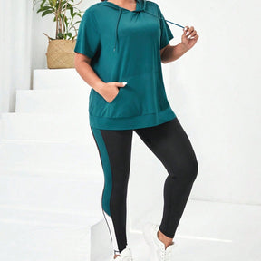 Conjunto Feminino esportivo com capuz e legging Alondra. Plus Size