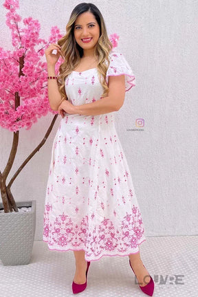 Vestido Midi em Laise de Algodão com Bordados Rosas - Lançamento Moda Evangélica e Executiva